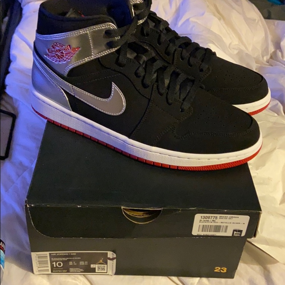 Jordan 1 Mid “Johnny Kilroy”